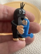 Ładna figurka Krecik z konewką