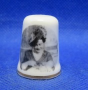 Naparstek Kolekcjonerski Porcelanowy - Królowa Matka z Królem Karolem 