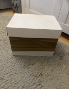 box z akcesoriami do telefonu