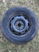Komplet opon zimowych Kumho I'Zen KW23 z felgami z 2012 roku 