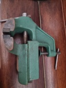 Zabytkowe imadło warsztatowe z okresu PRL- 7.5 kg.