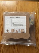 Tablica korkowa z pinezkami