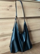 czarna torebka na ramie regulowana magnes skóra eko shopperka lekka hobo 