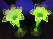 Szkło uranowe secesja Powell & Sons para wazoników XIXw.