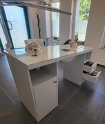 Biurko z pochłaniaczem