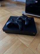 Konsola Xbox One X 1TB z dwoma padami czarna