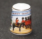 Naparstek Kolekcjonerski Porcelanowy kolumna gwardzistów jej królewskiej 