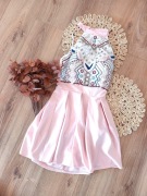 Elegancka pudrowa cekinowa włoska sukienka 32XXS pudrowy róż aztecka