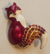 Piękna bogatozdobiona cyrkoniami brosza ozdoba przypinka myśliwska LISZKA.