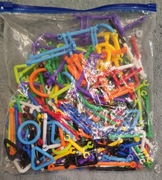 Klocki konstrukcyjne, słomki, patyczki