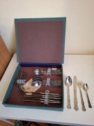 SZTUĆCE KOMPLET 24 sztuki dla 6 osób stal nierdzewna styl starodawny w etui