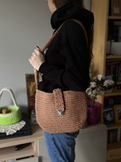 Mała torebka zrobiona na szydełku