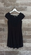 Czarna sukienka z dłuższym tyłem clockhouse S