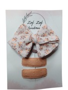 Kokarda w kwiatuszko na gumce i spinki haftowane