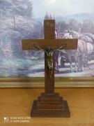 Krzyż drewniany z figurą Chrystusa