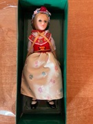 Lalka w stroju regionalnym i z epoki