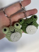 Breloczek Żabka szydełkowany