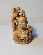Figurka Netsuke przedstawia zwierz.post.ludzkie,mit.stworz,mat.-gips