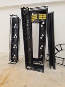 Szafa Rack PANDUIT - system stojaków pionowych do prowadzenia kabli