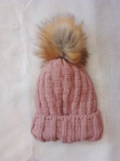 Czapka damska z pomponem 