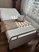 Sprzedam łóżko 2 materace ,chodzik i wózek  .