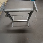 Stelaż stołu podnoszonego do kampera lub przyczepy