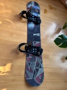 Deska snowboardowa RAVEN DECADE 159 cm + wiązania (do naprawy / wymiany)