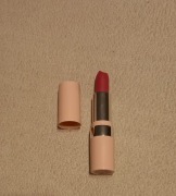 Avon Hydramatic Shine lśniąca szminka z kwasem hialuronowym Rose Berry