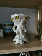 Przedwojenny wazon kielich figuralny z Puttem