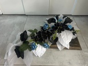 Kompozycja nagrobna  na złotej księdze