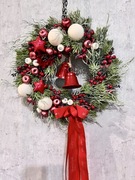 Duży świąteczny wianek z dzwonkami