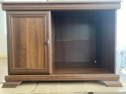 Szafka pod tv, z drzwiczkami i 2 półkami