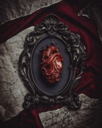 Gotycka wiktoriańska rama z anatomicznym sercem