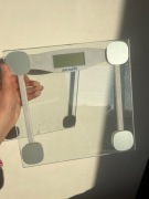 waga łazienkowa szklana elektroniczna Microlife WS50A minimalistyczna