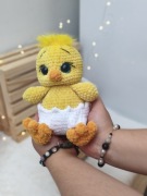 Maskotka kurczaczek wielkanocny amigurumi