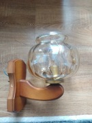 Stary drewniany kinkiet ze szklanym kloszem 