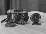 EXA 1b + 2 obiektywy. Ładny stan