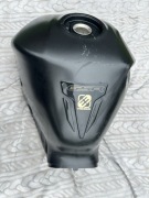 Suzuki GSR 750 zbiornik