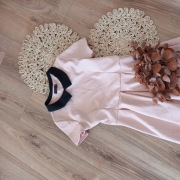 Elegancka pudrowa pensjonarka z kołnierzykiem 36S 38M pudrowy róż ecru