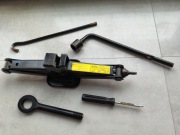 Lewarek podnośnik samochodowy 