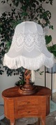 Stylowa lampa stołowa drewniana | klosz z koronką | vintage retro