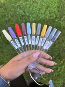 Zestaw hybrydowych lakierów.