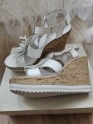 Sandały na koturnach białe 38 Lasocki