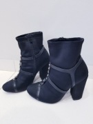 Damskie jesienne botki na słupku z ćwiekami 