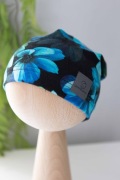 Czapka jednowarstwowa S 52-56cm – niebieski kwiat dzianinowa Czapkizglow.pl