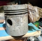 Tłoki Żuk Gaz 69 Fso Warszawa M20 ,  83 zestaw 4szt