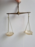 Zabytkowa przedwojenna  waga palcowa mała