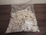 740g Białych klocków LEGO