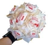 Słodki bukiet z pralin Raffaello  prezent na Komunię 