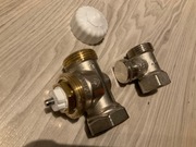 śrubunek grzejnika ( góra + dół ) - nowy